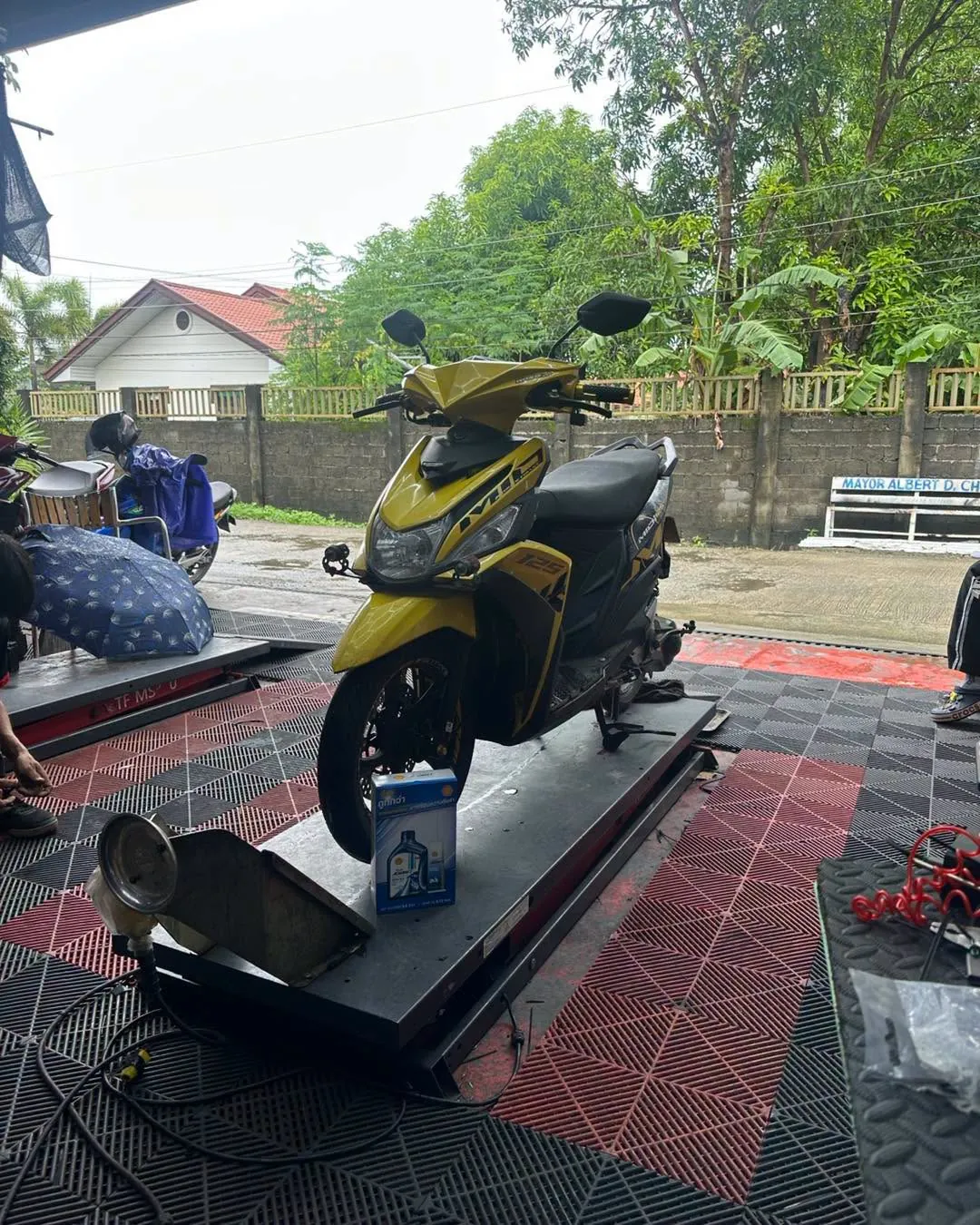 Yamaha Mio 125 on the service lift at MotoNorte, Batac City