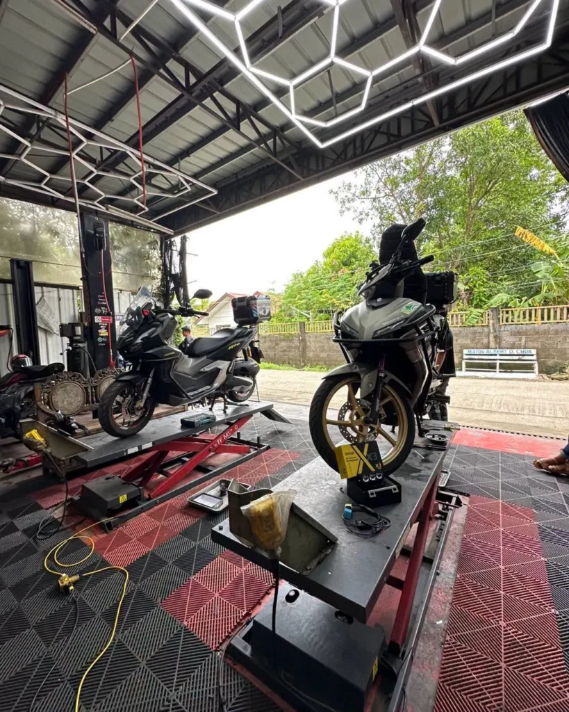 Yamaha Sniper on the service lift at MotoNorte, Batac City