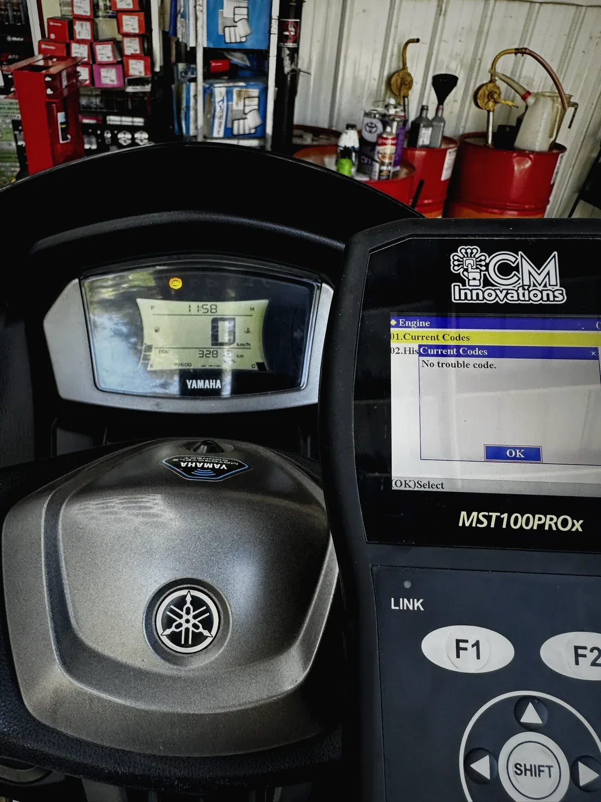 Diagnostic scanner connected to a Yamaha scooter at MotoNorte